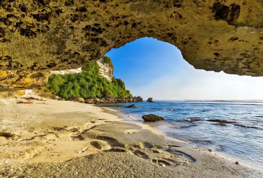 Bali: Uluwatu Beaches Tour with Padang Padang and Suluban - Where Bingin fits into the day
