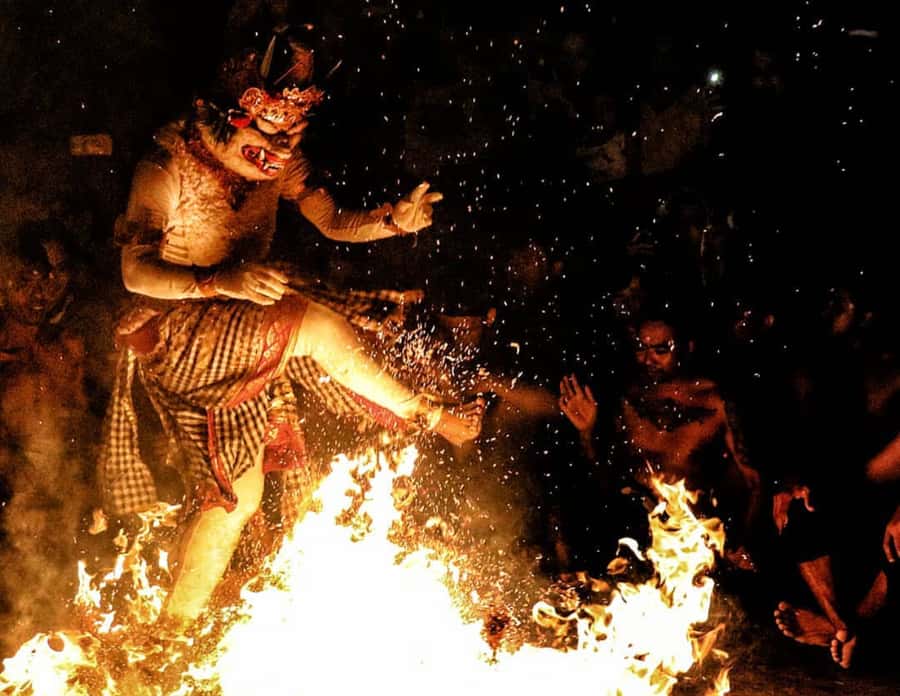 Bali: Uluwatu Temple Tour with Optional Kecak Dance Ticket - The monkeys are part of the visit, like it or not