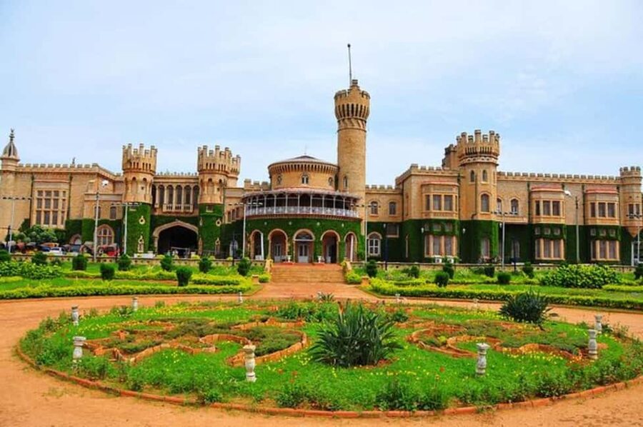 Bangalore City Tour: Walking, Palace & Temples - Starting at the palace, with expectations set correctly
