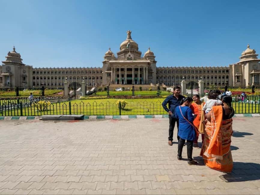 Bangalore City Tour: Walking, Palace & Temples - KR Market, street snacks, and the limits of the market stop