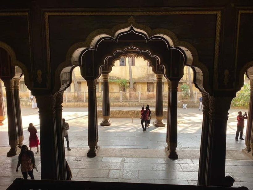 Bangalore: Palace, Temples, Fort & Markets Walking Tour - Quiet carvings at the Jain temple
