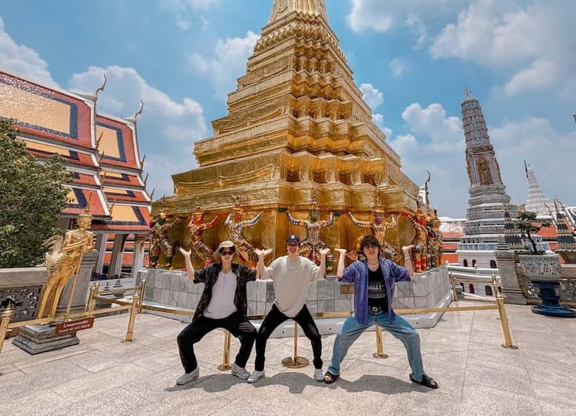 Bangkok: 2 Hours Grand Palace & Wat Pho Private Tour - Wat Phra Kaew and the Grand Palace: Bangkok’s grand opening act