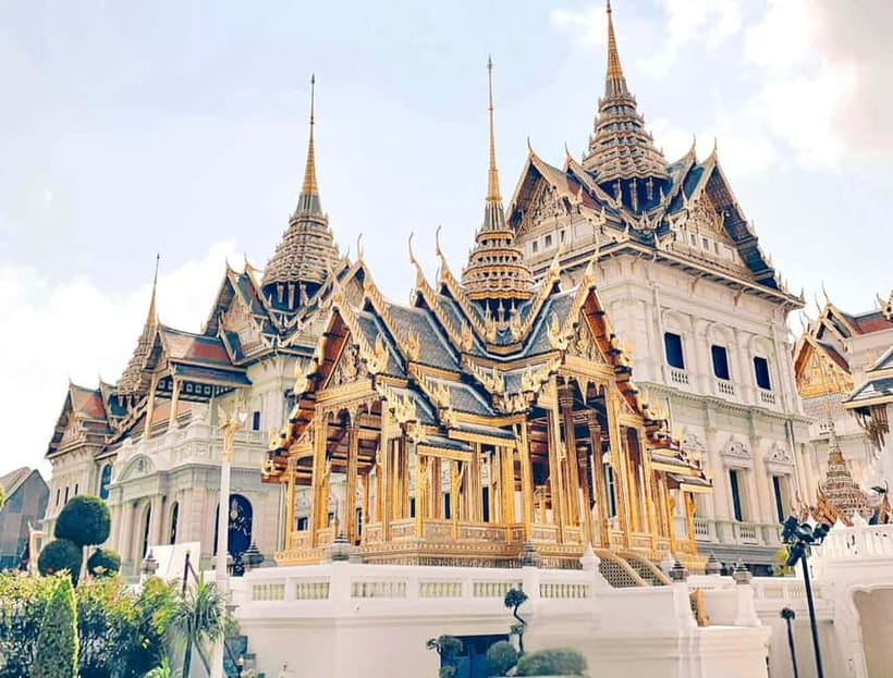 Bangkok: 2 Hours Grand Palace & Wat Pho Private Tour - The tuk tuk ride from the palace to Wat Pho