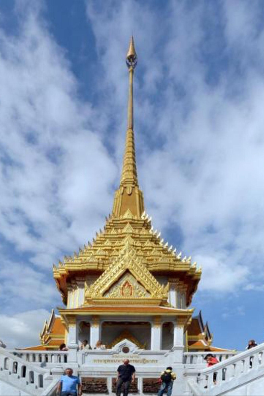 Bangkok: 2 Temple Tour (Golden Buddha + Marble Temple) - Meeting the Golden Buddha at Wat Traimit