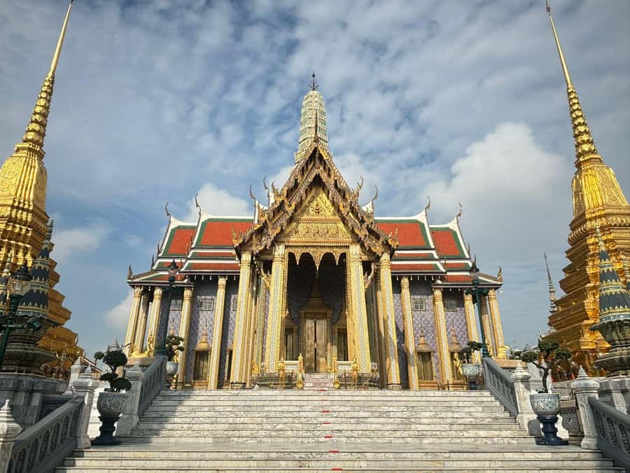 Bangkok 3-Major Royal Temples Walking Tour - Starting at Tha Chang and entering the Grand Palace
