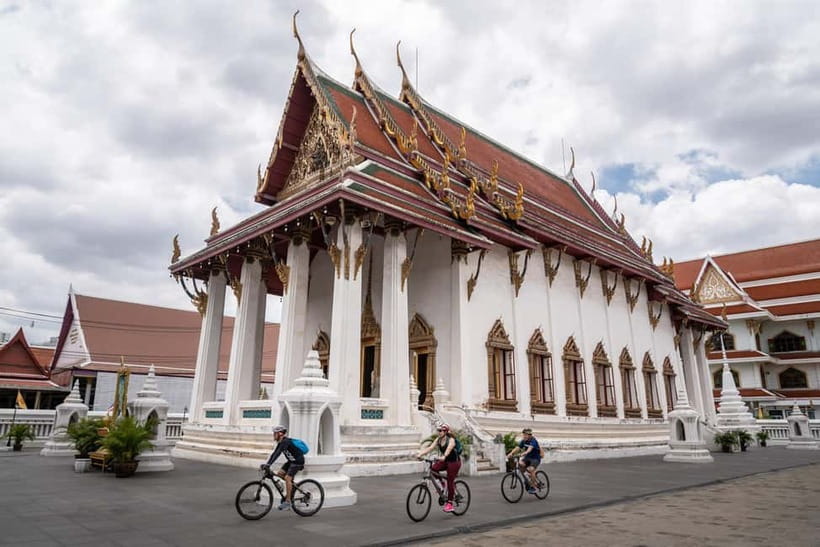 Bangkok: Backstreets and Historic Temples Bike Tour - Starting near Sam Yot and leaving Khaosan Road behind