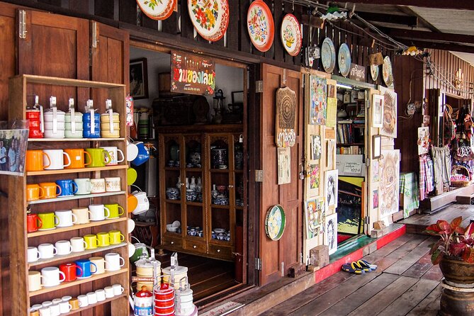 Bangkok Canal Tour: Chaophraya River and Wat Arun - What the guide adds to the ride