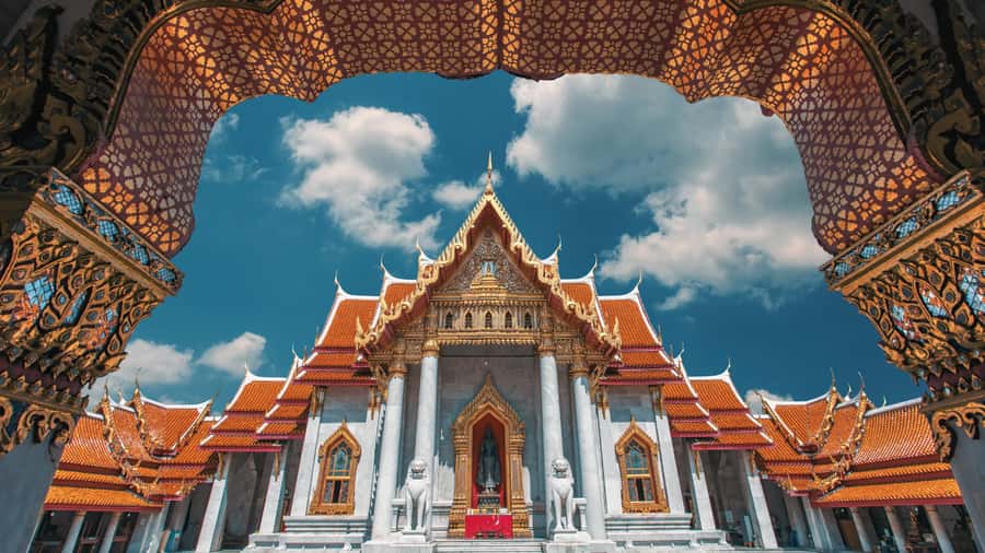Bangkok: City Highlights Private Tour with Palace & Temples - Starting with the Golden Buddha at Wat Traimit