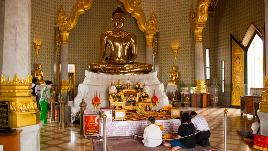Bangkok: City Highlights Private Tour with Palace & Temples - Taking a short break at Tha Chang Pier