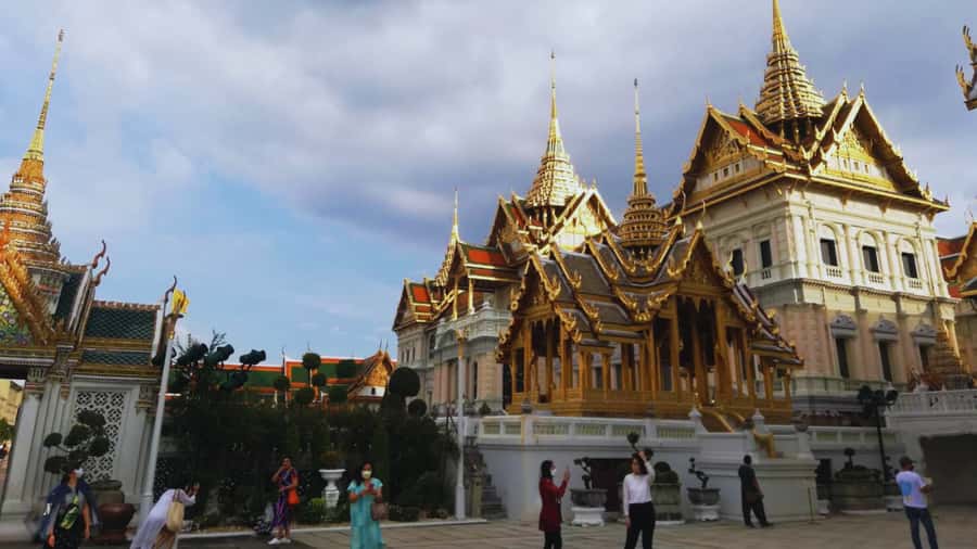 Bangkok: City Highlights Private Tour with Palace & Temples - Clothing, walking, and who should skip it