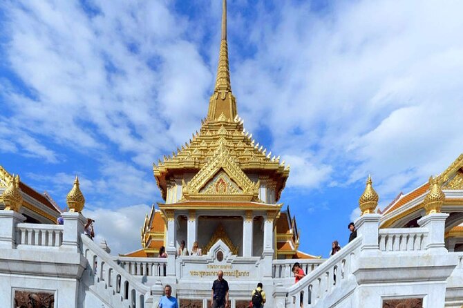 Bangkok City Tour with Guided Temple Visits and Shared Transfers - One hour at Gems Gallery Bangkok