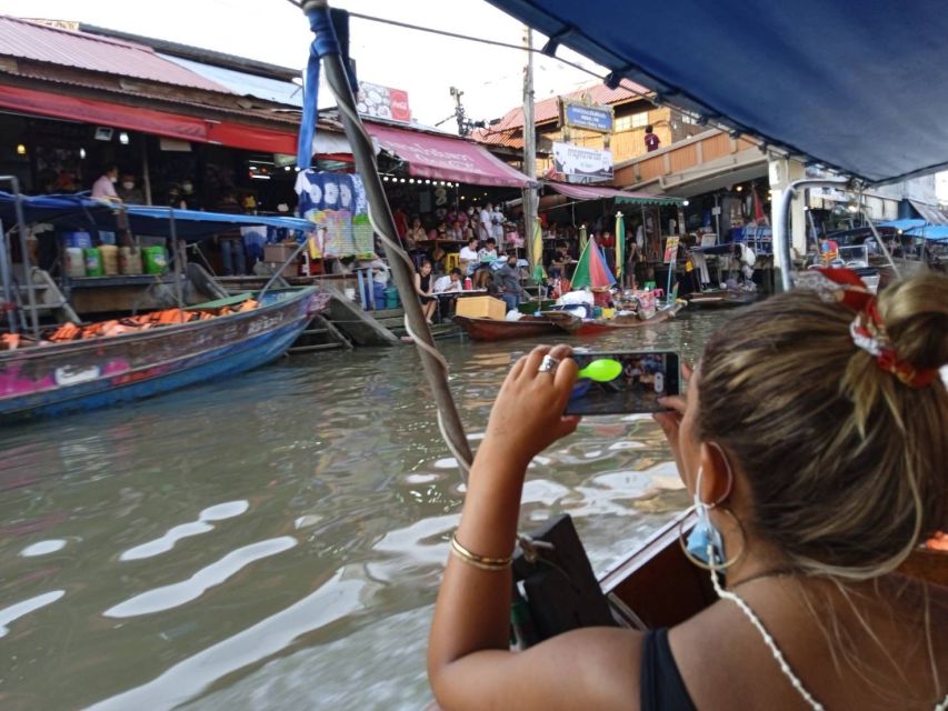 Bangkok: Dragon Temple, Roots Temple and Amphawa in spanish - Cruising through Amphawa Floating Market