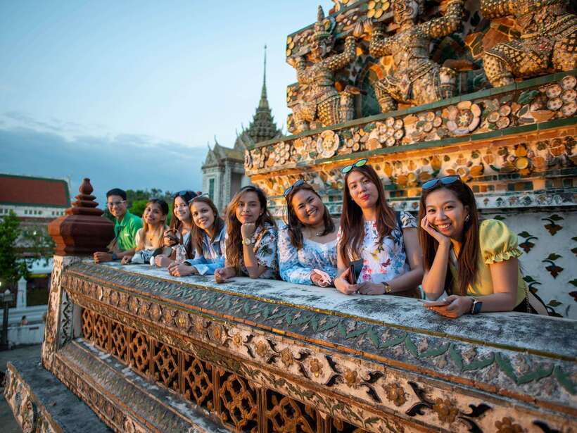 Bangkok: Evening Tour with Wat Arun, Wat Pho & Tuk Tuk Ride - Crossing the Chao Phraya to Wat Arun