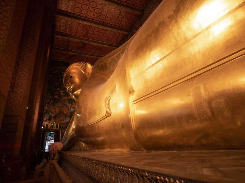 Bangkok: Evening Tour with Wat Arun, Wat Pho & Tuk Tuk Ride - Guide quality and the small-group advantage