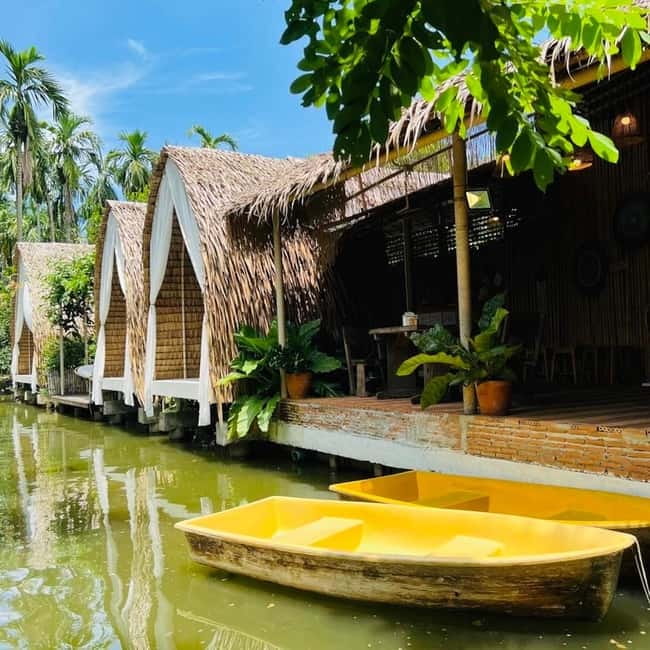Bangkok: Floating Market, Phra Pathom Pagoda & Cafes Tour - Transport matters on a 10-hour day