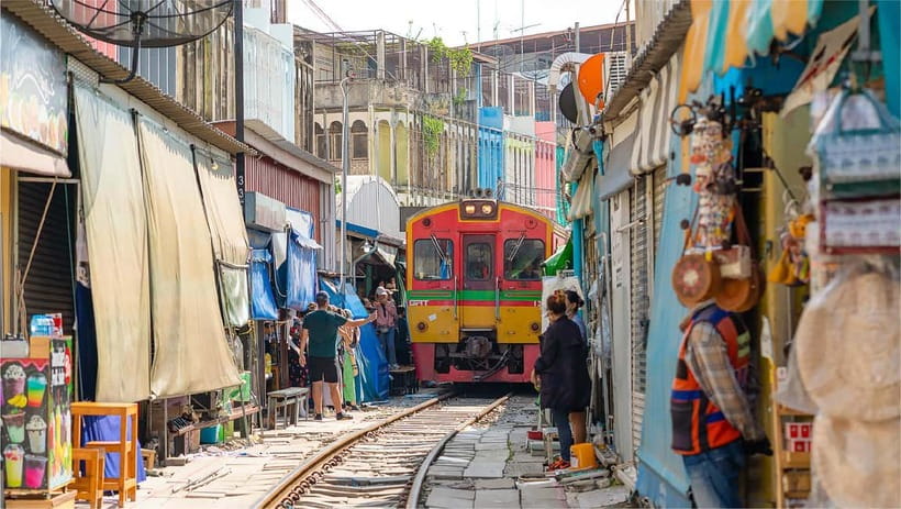 Bangkok: Floating Market, Phra Pathom Pagoda & Cafes Tour - Is $77 a fair price?