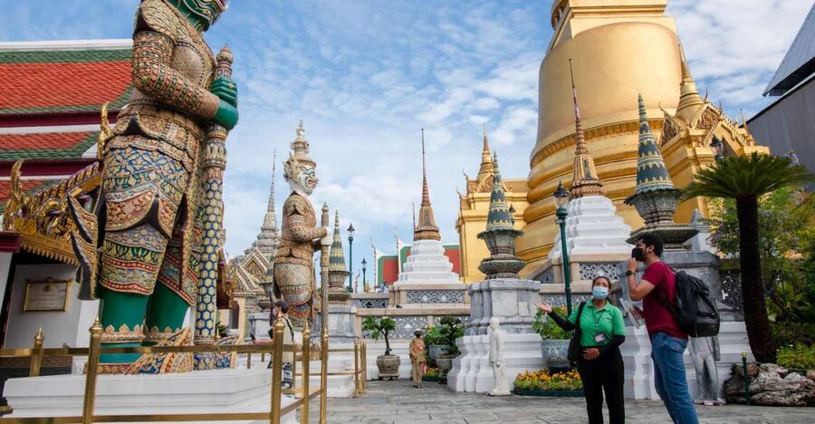 Bangkok: Grand Palace and Wat Arun Guided Walking Tour - Why this short Bangkok route works