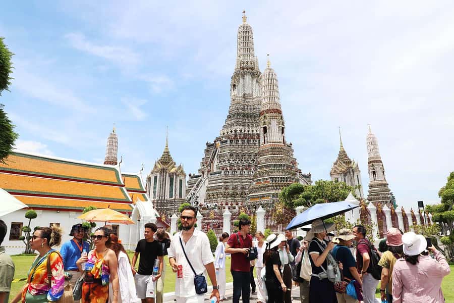 Bangkok: Grand Palace, Wat Arun & Giant Buddha Iconic Tour - Transport, timing, and the real value