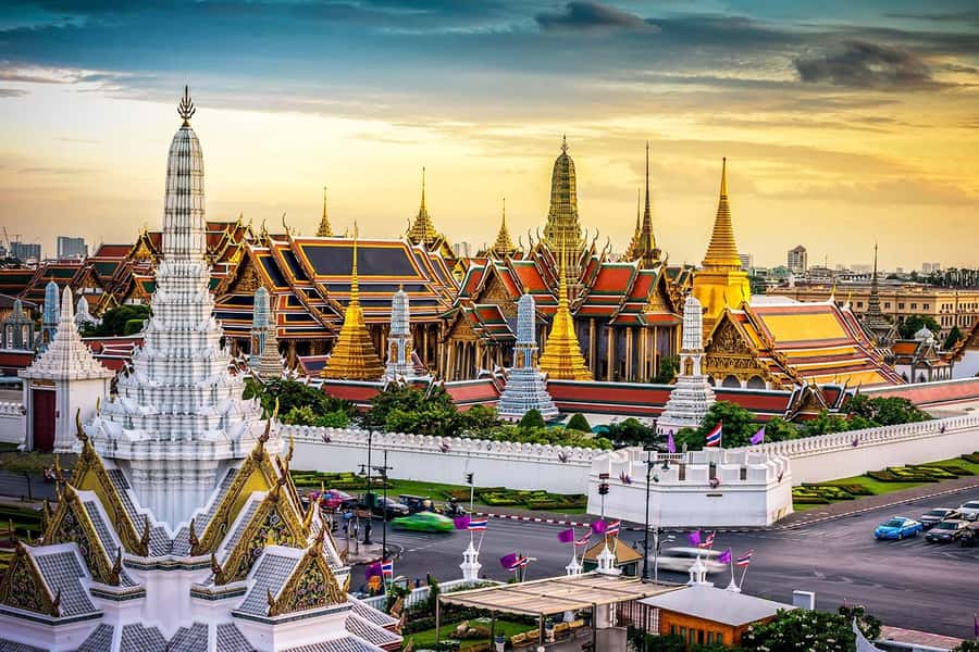 Bangkok: Grand Palace, Wat Arun & Giant Buddha Iconic Tour - Why this Bangkok day works