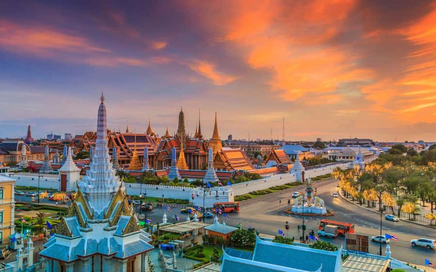 Bangkok: Grand Palace, Wat Arun & Giant Buddha Iconic Tour - Wat Arun and the Temple of Dawn