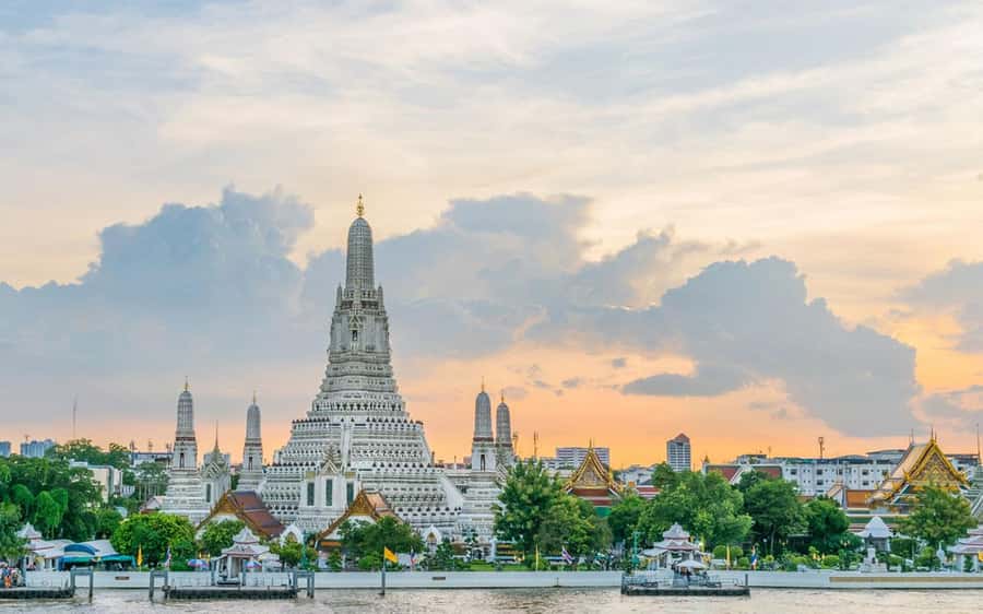 Bangkok: Grand Palace, Wat Arun & Giant Buddha Iconic Tour - Lunch near Somdet Phra Pinklao Bridge