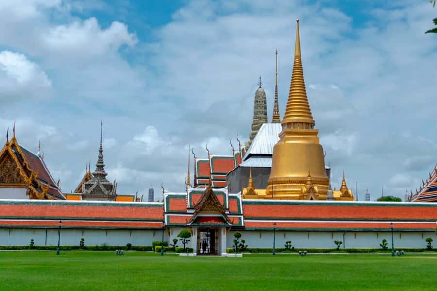 Bangkok: Grand Palace, Wat Arun & Giant Buddha Iconic Tour - Wat Paknam and the giant Buddha