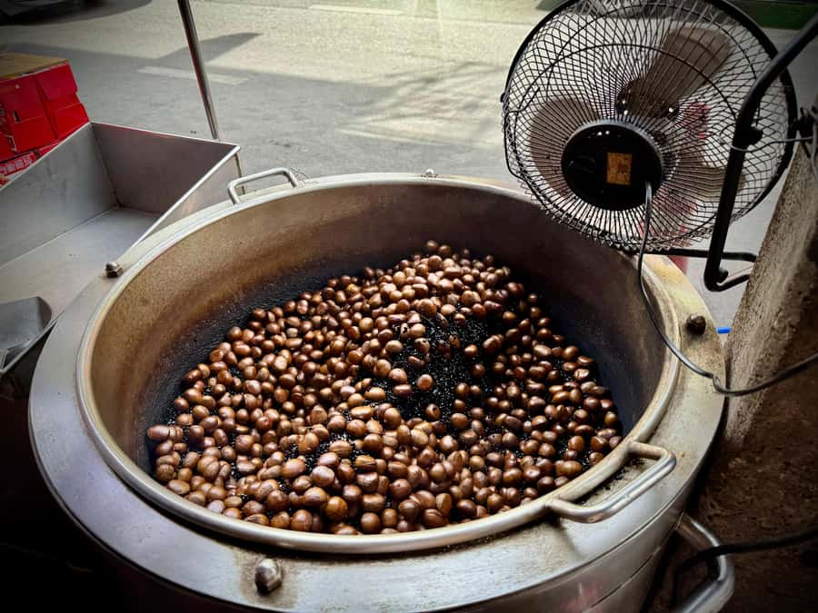 Bangkok: Grand Palace, Wat Pho and Chinatown Walking Tour - A five-minute ride to Wat Pho