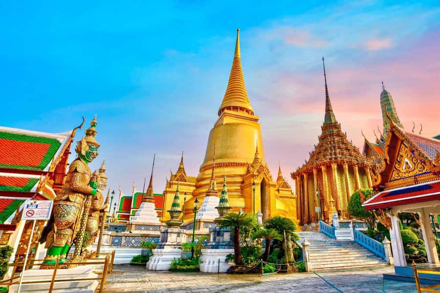 Bangkok: Grand Palace, Wat Pho and Chinatown Walking Tour - Two hours inside the Grand Palace