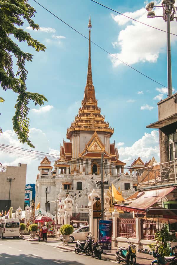 Bangkok: Grand Palace, Wat Pho and Wat Arun - Walking to Wat Pho and the famous leaning Buddha