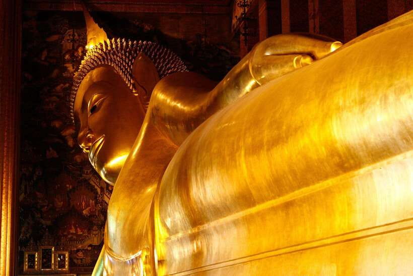 Bangkok: Grand Palace, Wat Pho, and Wat Arun Guided Tour - What the guide adds to the experience