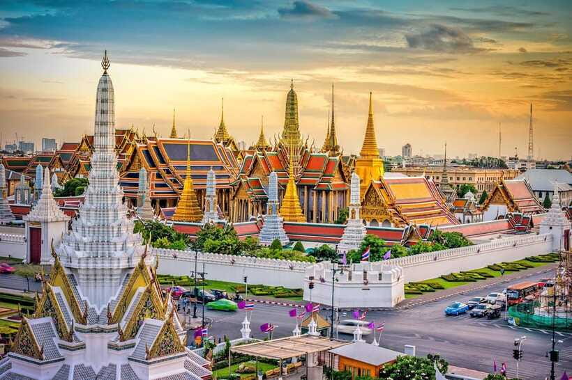 Bangkok: Grand Palace, Wat Pho, and Wat Arun Guided Tour - Who should book this Bangkok temple tour?