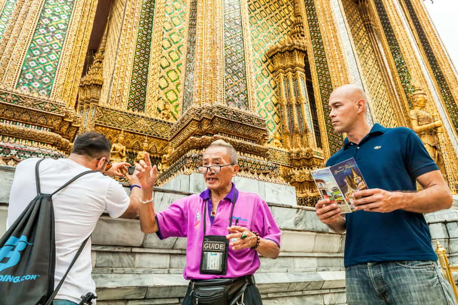 Bangkok: Grand Palace, Wat Pho, and Wat Arun Private Tour - Wat Pho adds the Reclining Buddha and a different mood