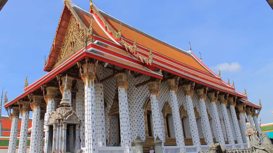 Bangkok: Grand Palace & Wat Pho Half-Day Private Tour - Hotel pickup and the value of a private vehicle