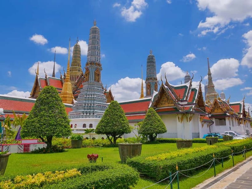 Bangkok: Grand Palace, Wat Pho, Wat Arun Sacred & Local Tour - Wat Phra Kaew and the Grand Palace