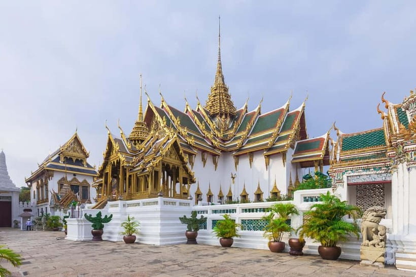 Bangkok: Grand Palace, Wat Pho, Wat Arun Sacred & Local Tour - Wat Arun and the Chao Phraya crossing