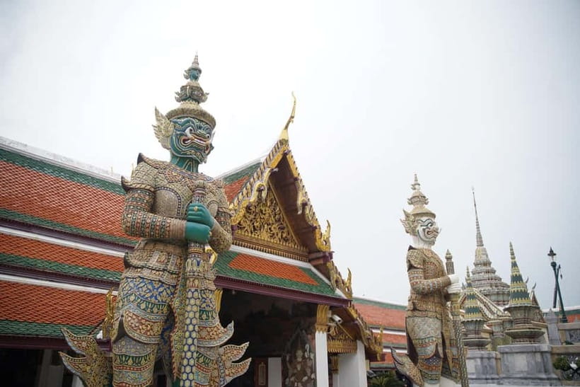Bangkok: Grand Palace, Wat Pho, Wat Arun Sacred & Local Tour - What the $18 price really covers
