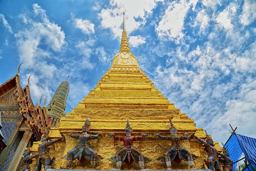 Bangkok: Grand Palace, Wat Pho, Wat Arun Sacred & Local Tour - The river boat sets the tone