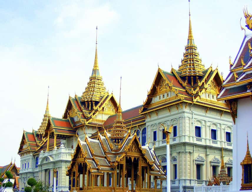 Bangkok: Grand Palace, Wat Pho & Wat Arun Tour in Italian - A ten-minute tuk-tuk ride to Wat Pho