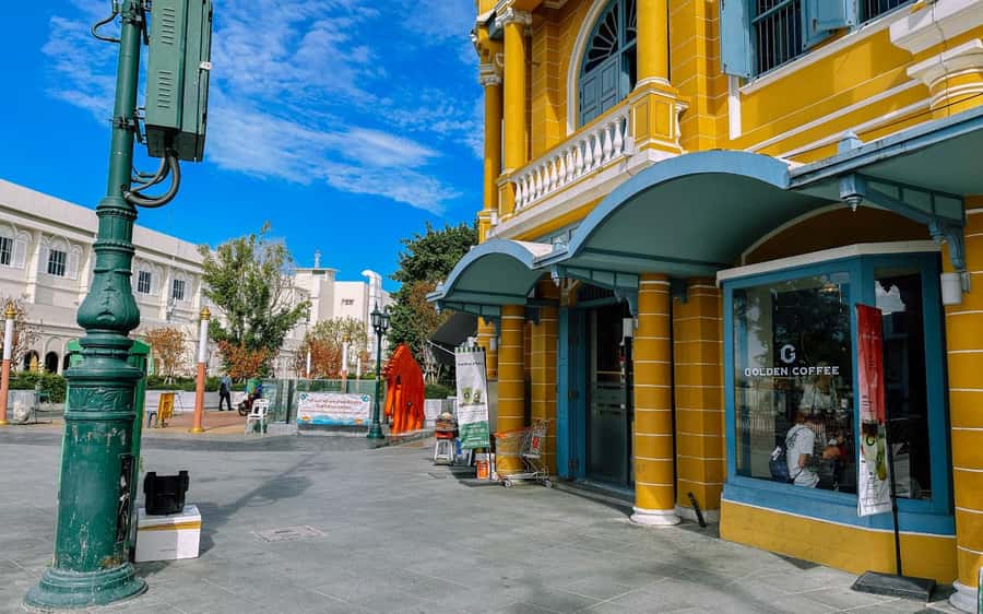 Bangkok: Grand Palace, Wat Pho, & Wat Arun Walking Tour - Who will get the most from this tour