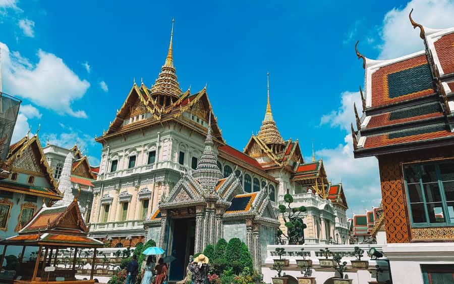 Bangkok: Grand Palace, Wat Pho, & Wat Arun Walking Tour - Starting at Wat Phra Kaew and the Grand Palace