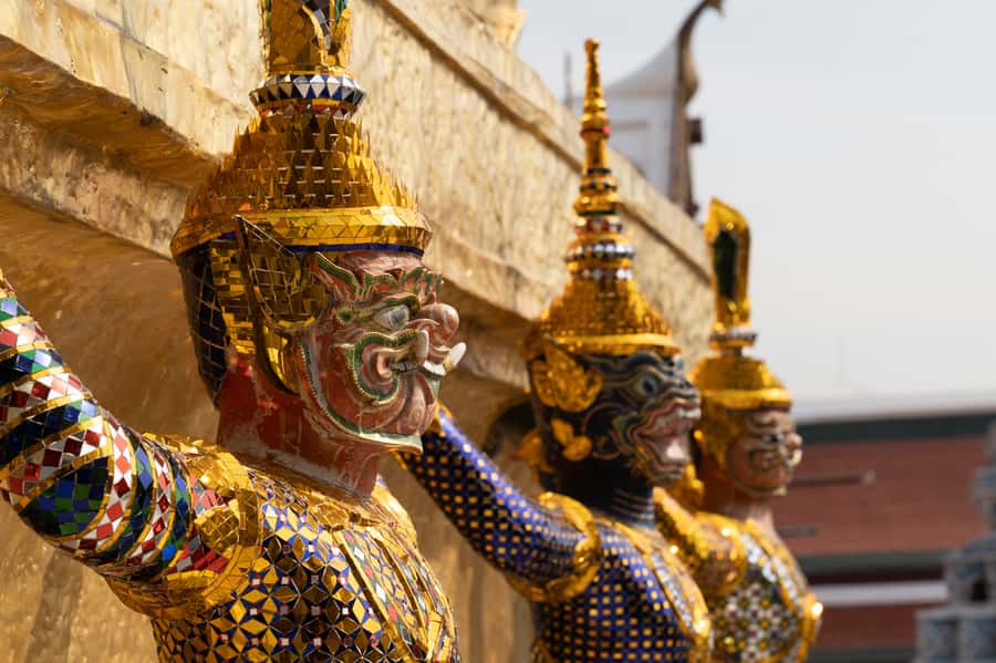 Bangkok: Grand Palace, Wat Pho with Mango Dessert Tastings - Guides and the value of explanation