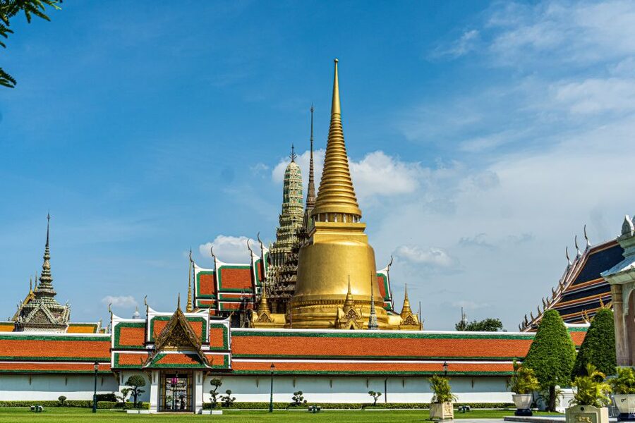 Bangkok: Half-Day Temple and Grand Palace Group Tour - Three major Bangkok sights in half a day