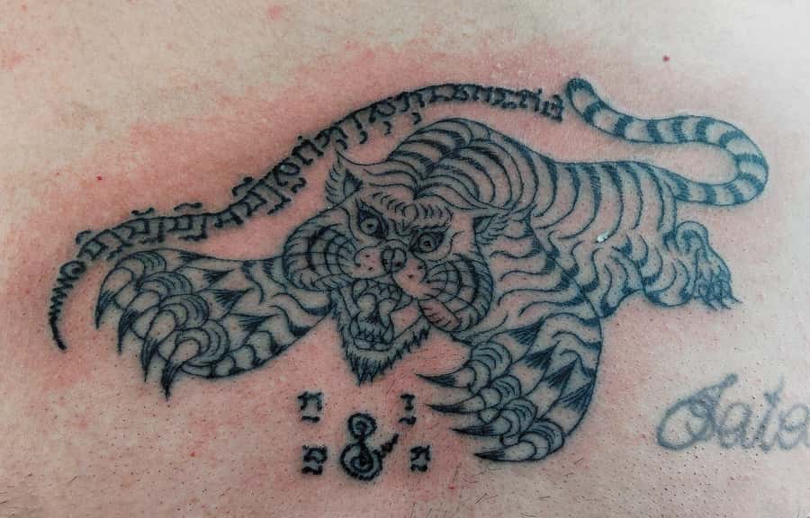 Bangkok: Hand-Poke Tattoo Guide at Wat Bang Phra & Blessing - What makes Wat Bang Phra different