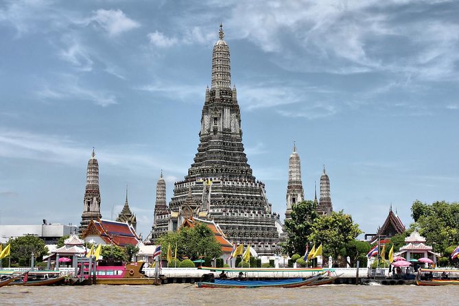 Bangkok Heritage Highlights: Grand Palace & Three Temples Tour - Crossing to Wat Arun by the Chao Phraya
