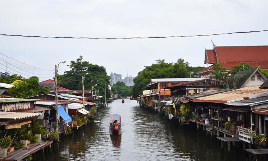Bangkok: Highlights Tour wth Grand Palace & Must See Temples - Crossing the Chao Phraya to Wat Arun