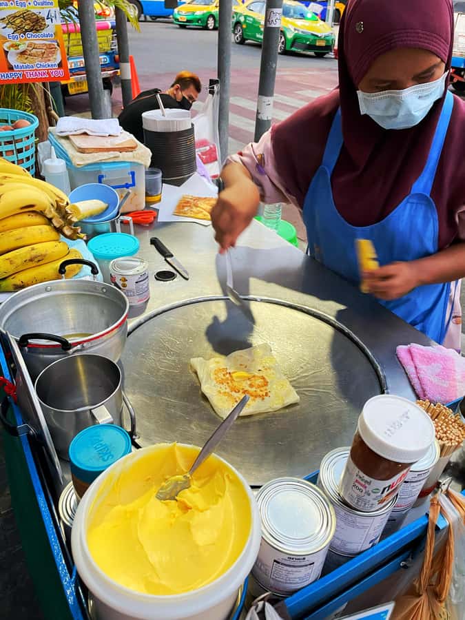 Bangkok: Highlights with Food Tour & Sunset in Wat Arun - Wat Arun at the golden hour