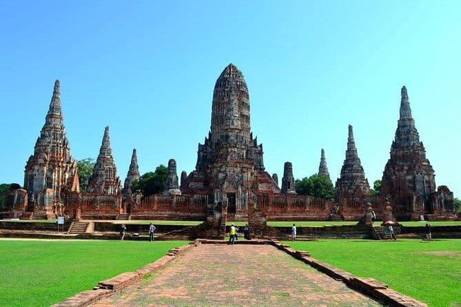 Bangkok History Temples Markets and Food Tasting - Wat Arun and the Thonburi riverfront