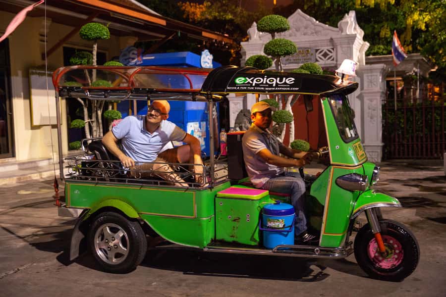 Bangkok: Markets, Temples and Food Night Tour by Tuk Tuk - Wat Prayoon gives the evening a quieter pause