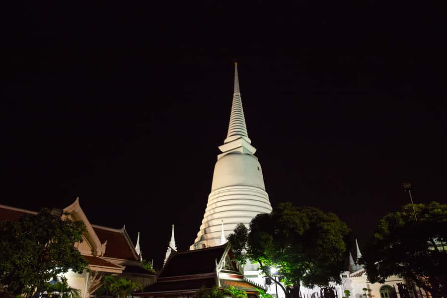 Bangkok: Markets, Temples and Food Night Tour by Tuk Tuk - Group size, comfort, and the private option