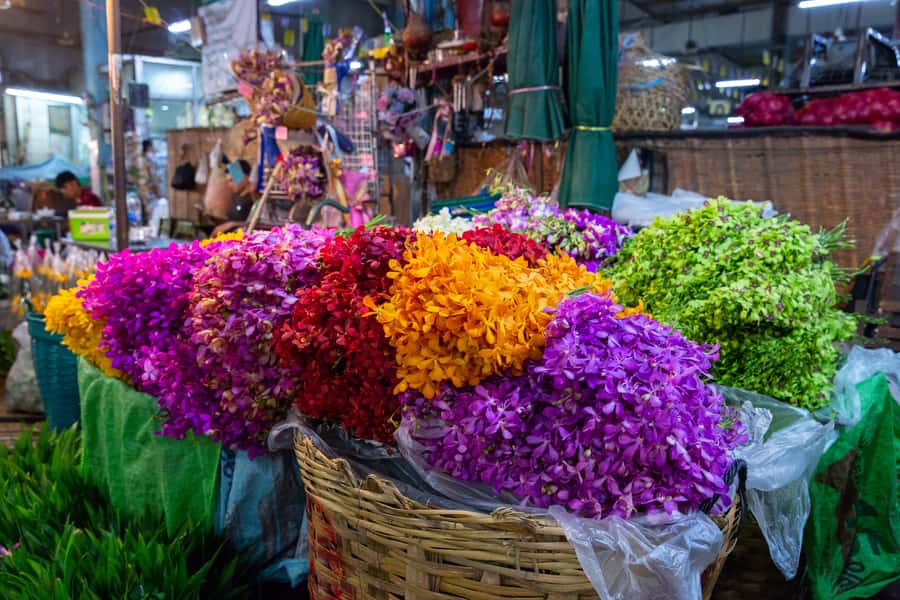 Bangkok: Markets, Temples and Food Night Tour by Tuk Tuk - Food comes in several rounds, not one stop